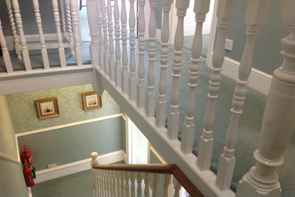 Bed and Breakfast Bassets House Истбурн Экстерьер фото