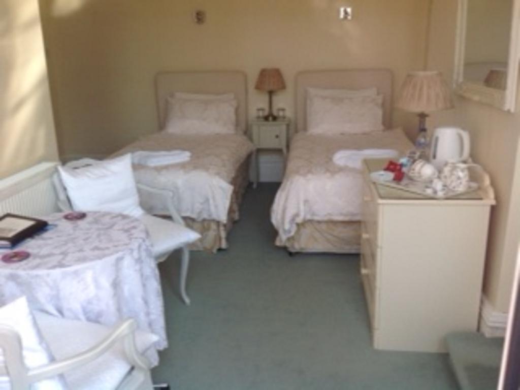 Bed and Breakfast Bassets House Истбурн Экстерьер фото