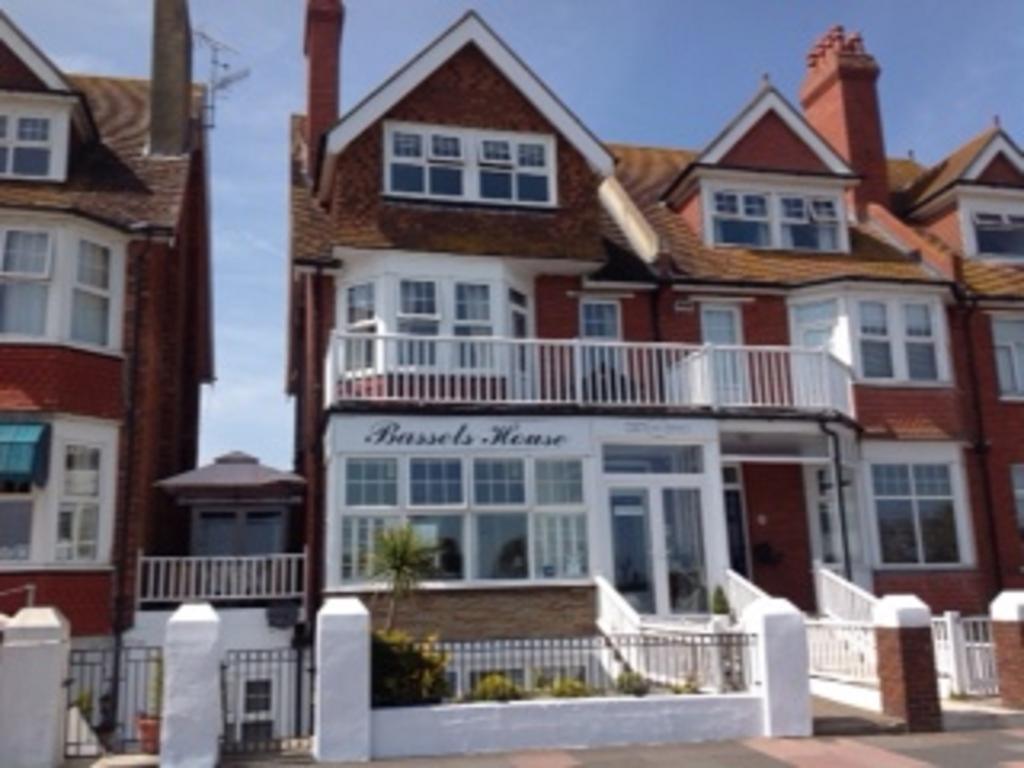 Bed and Breakfast Bassets House Истбурн Экстерьер фото