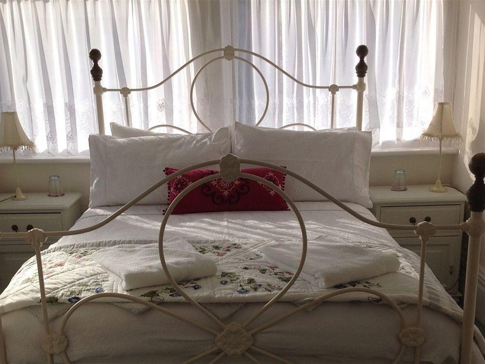 Bed and Breakfast Bassets House Истбурн Экстерьер фото