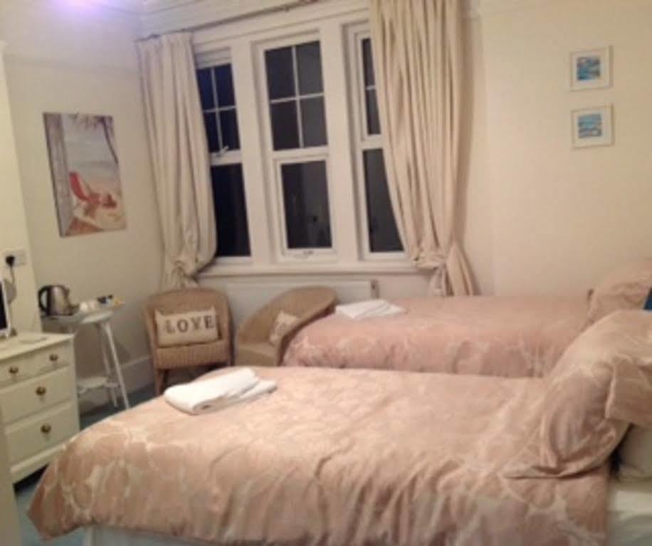 Bed and Breakfast Bassets House Истбурн Экстерьер фото